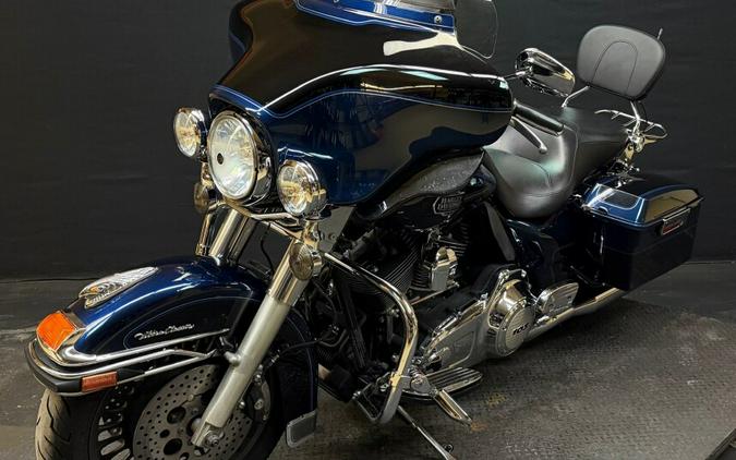 Harley-Davidson® Ultra Classic® Electra Glide® 2013 FLHTCU BLUE