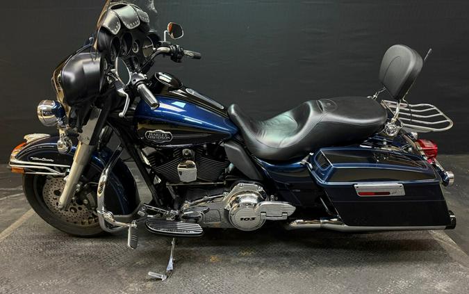 Harley-Davidson® Ultra Classic® Electra Glide® 2013 FLHTCU BLUE