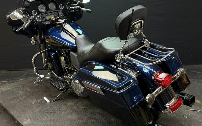 Harley-Davidson® Ultra Classic® Electra Glide® 2013 FLHTCU BLUE