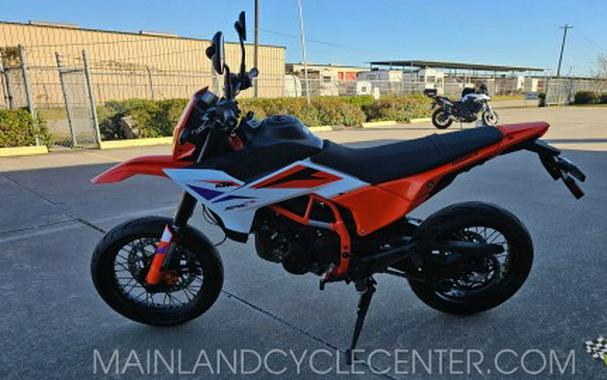 2026 KTM 390 SMC R