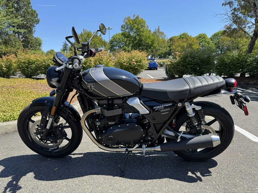 2025 Triumph Speed Twin 900 - PHANTOM BLACK