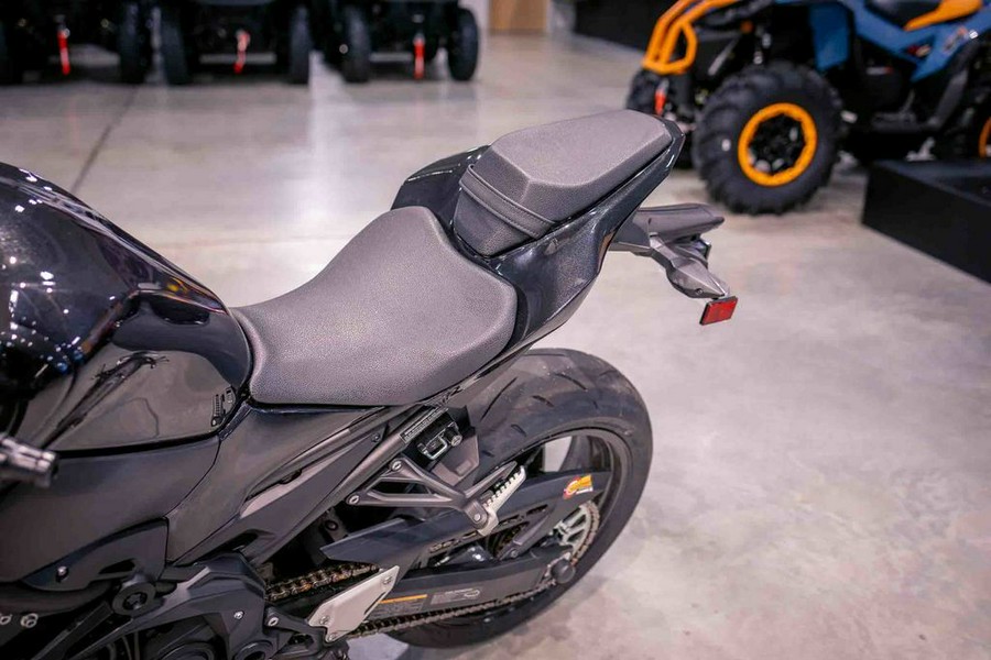 2024 Kawasaki Z900 ABS Metallic Spark Black/Metallic Matte Dark Gray
