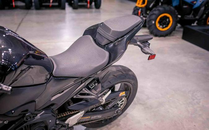 2024 Kawasaki Z900 ABS Metallic Spark Black/Metallic Matte Dark Gray