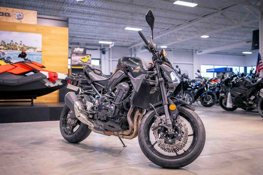 2024 Kawasaki Z900 ABS Metallic Spark Black/Metallic Matte Dark Gray