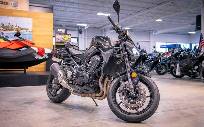 2024 Kawasaki Z900 ABS Metallic Spark Black/Metallic Matte Dark Gray