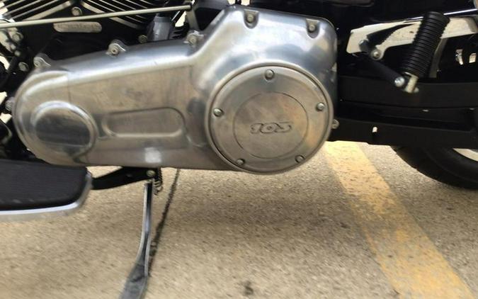 2016 Harley-Davidson® FLD - Dyna® Switchback™