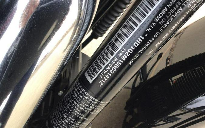 2016 Harley-Davidson® FLD - Dyna® Switchback™