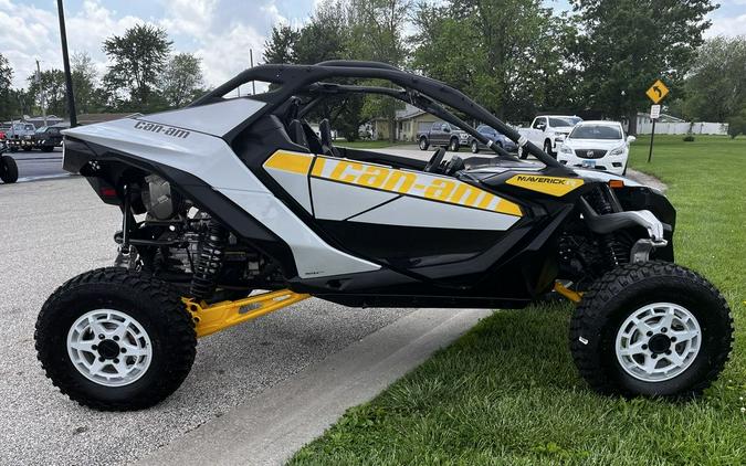 2024 Can-Am® Maverick R 999T DCT