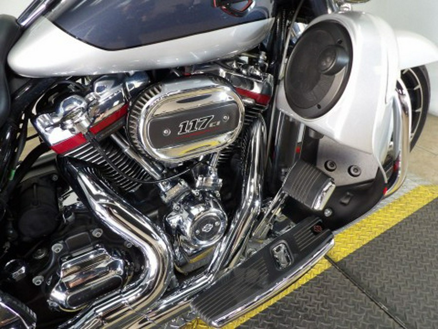 2019 Harley-Davidson CVO™ Street Glide®