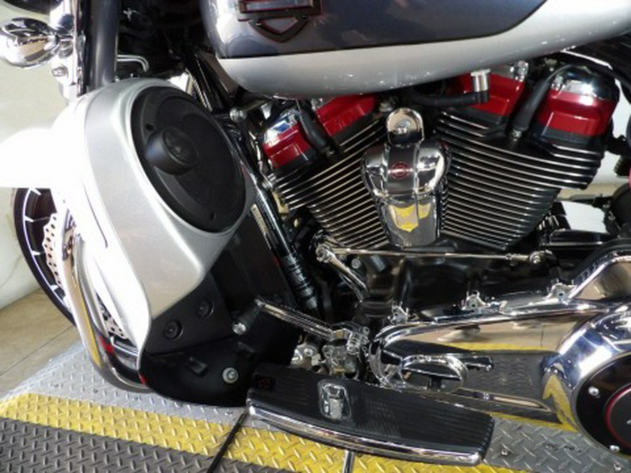 2019 Harley-Davidson CVO™ Street Glide®