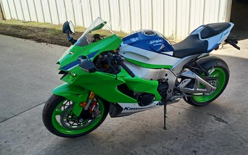 2024 Kawasaki Ninja® ZX™-10R 40th Anniversary Edition ABS