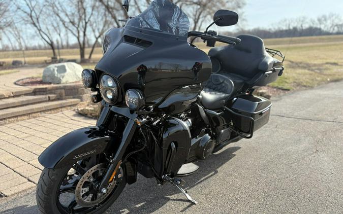 2023 Harley-Davidson® Ultra Limited Vivid Black - Black Finish