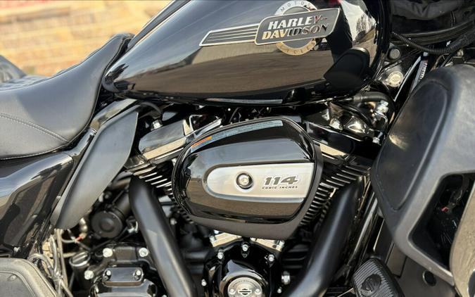 2023 Harley-Davidson® Ultra Limited Vivid Black - Black Finish