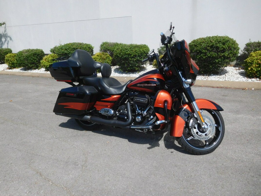 FLHXSE 2017 CVO™ Street Glide