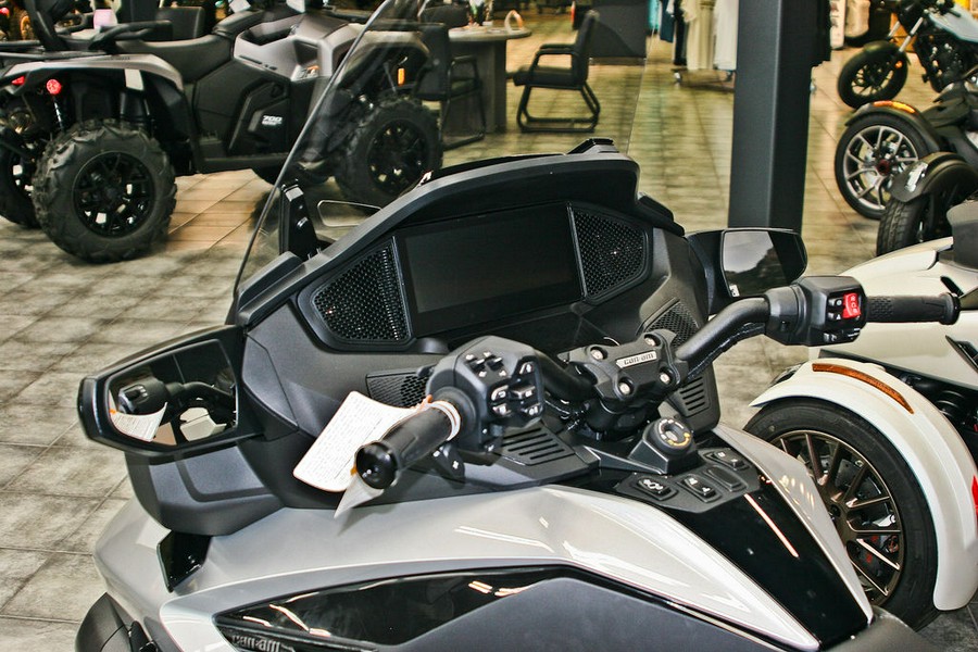 2025 Can-Am® Spyder RT Limited Dark Wheels