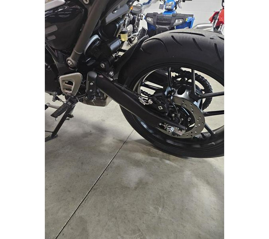 2025 Triumph Speed 400 Carnival Red / Storm Grey