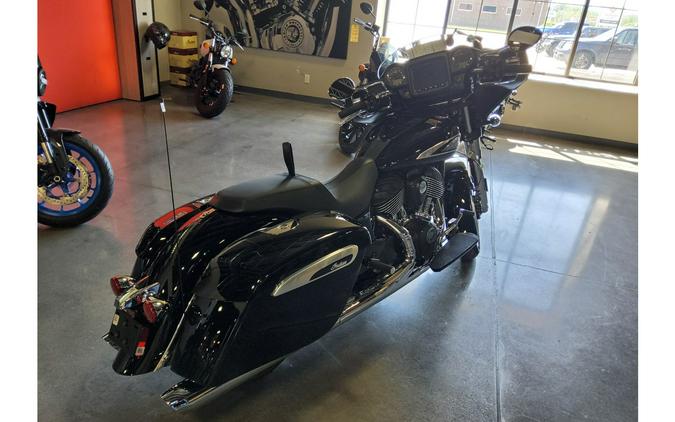 2024 Indian Motorcycle CHIEFTAIN, BLACK METALLIC, 49ST BASE