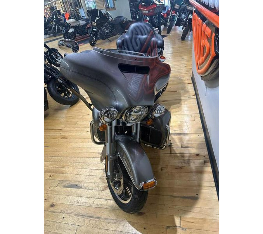 2016 Harley-Davidson® FLHTCUL - Electra Glide® Ultra Classic® Low