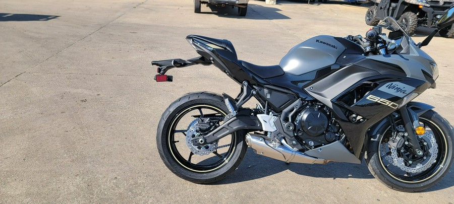 2024 Kawasaki Ninja® 650 KRT EDITION ABS