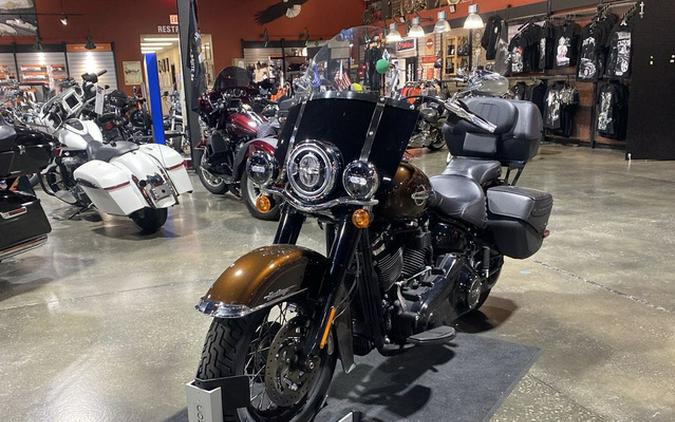 2019 Harley-Davidson FLHCS - Heritage Classic 114