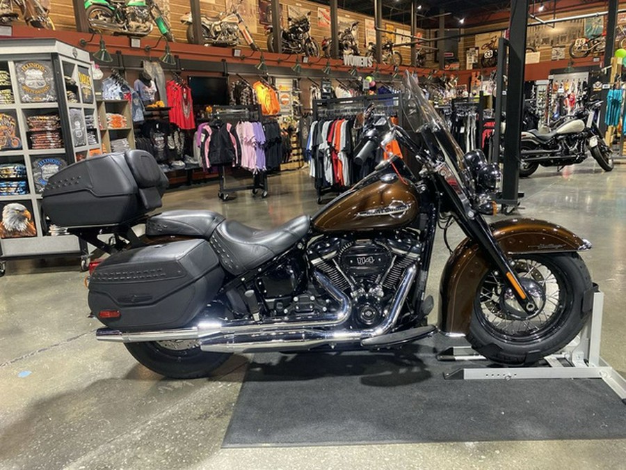 2019 Harley-Davidson FLHCS - Heritage Classic 114