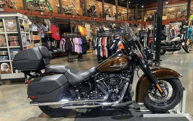 2019 Harley-Davidson FLHCS - Heritage Classic 114