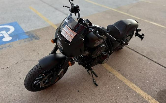 2026 Indian Motorcycle® Sport Chief Black Smoke