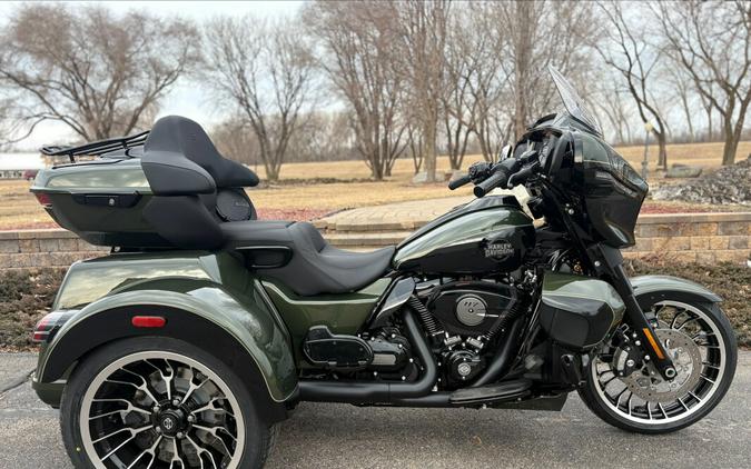 2026 Harley-Davidson® Street Glide 3 Limited Olive Steel Metallic / Vivid Black Black Trim