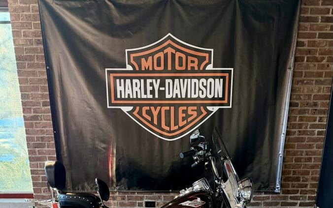 2011 Harley-Davidson Heritage Softail Classic FLSTC Two-Tone Merlot Sunglo/Vivid Black