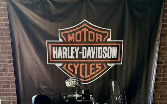 2011 Harley-Davidson Heritage Softail Classic FLSTC Two-Tone Merlot Sunglo/Vivid Black