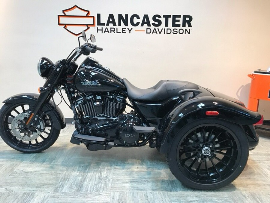 2024 Harley-Davidson Freewheeler Vivid Black FLRT