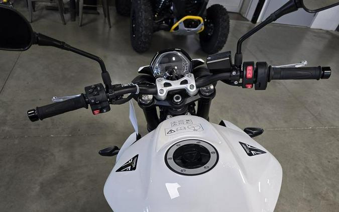 2025 Triumph Street Triple 765 R Pure White