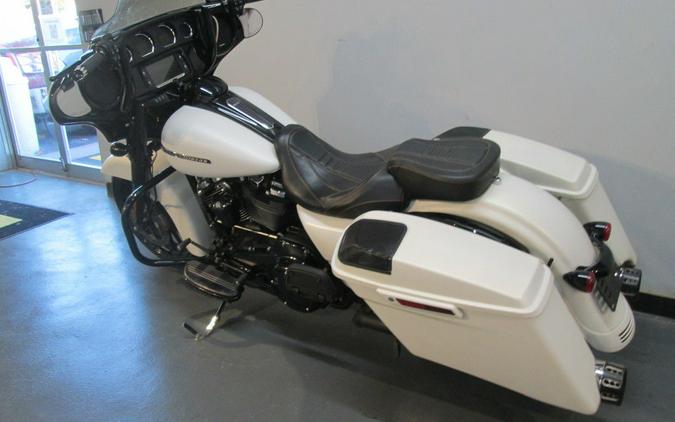 2018 Harley-Davidson® FLHXS - Street Glide® Special