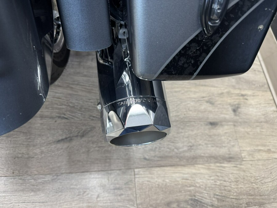 2011 Harley-Davidson® CVO™ Road Glide® Ultra