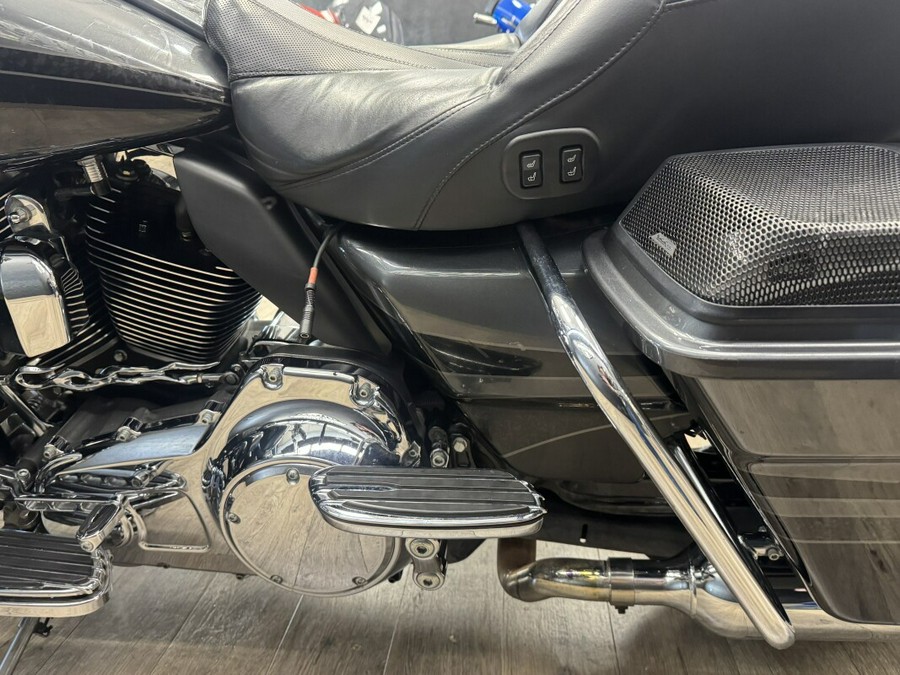 2011 Harley-Davidson® CVO™ Road Glide® Ultra