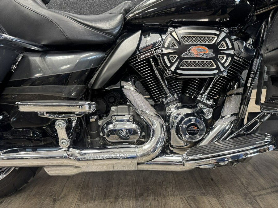2011 Harley-Davidson® CVO™ Road Glide® Ultra
