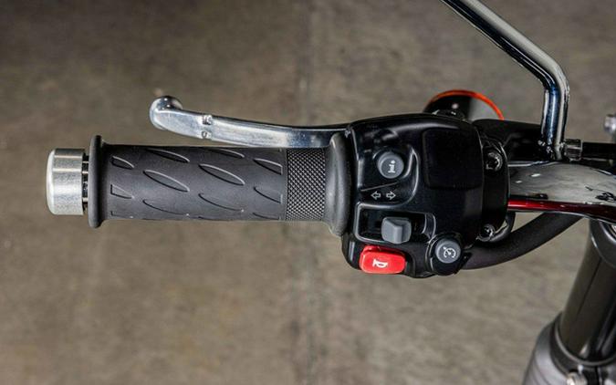 2023 Triumph Bonneville T120 Cordovan Red Silver Ice