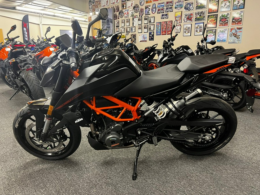 2023 KTM Duke 390