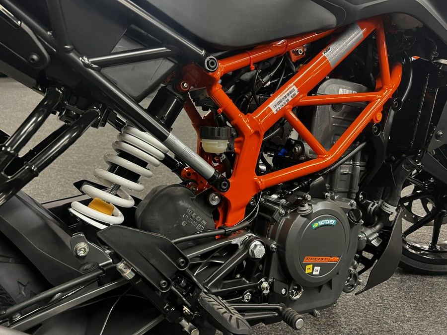 2023 KTM Duke 390