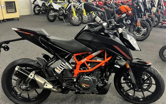 2023 KTM Duke 390