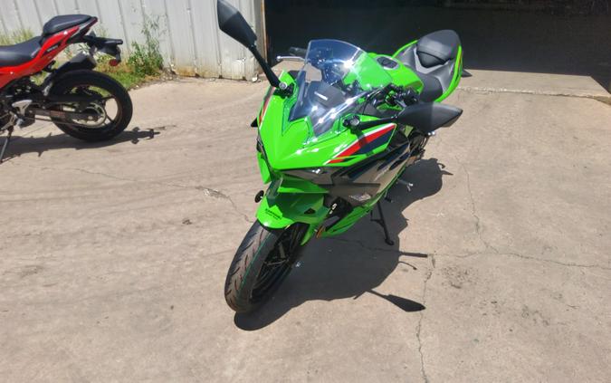 2024 Kawasaki Ninja® 500 Base