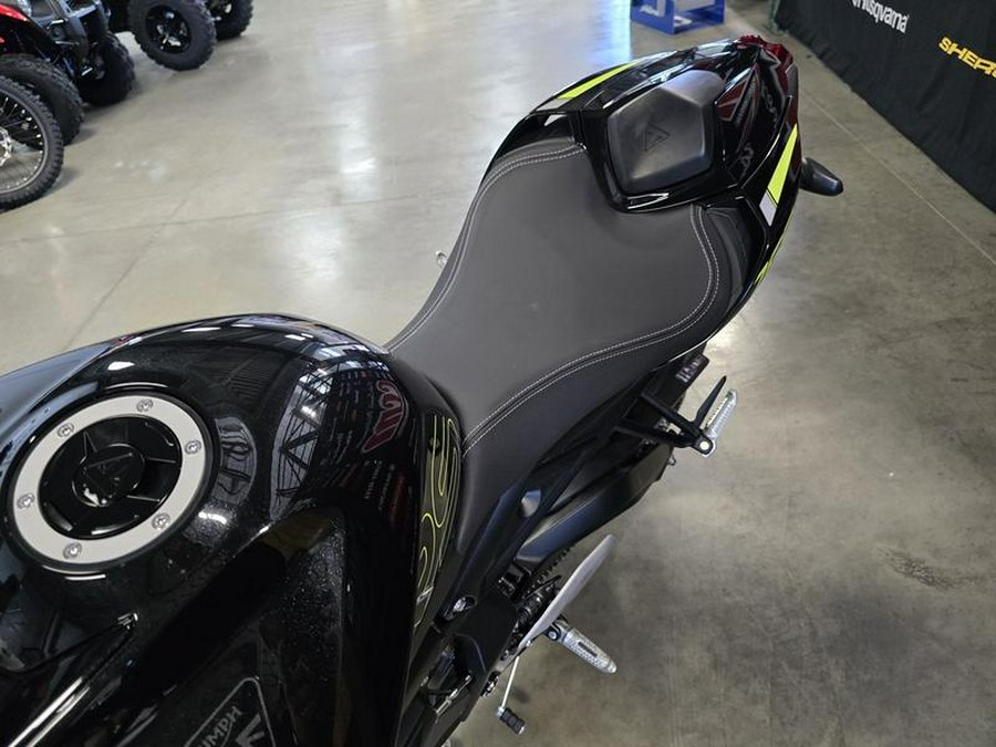 2025 Triumph STREET TRIPLE 765 RS.