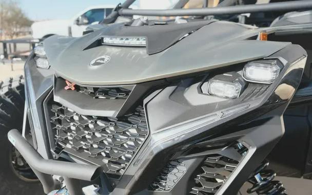 2026 CAN-AM MAVERICK R MAX X RC WITH SMARTSHOX 999T DCT