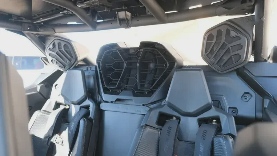 2026 CAN-AM MAVERICK R MAX X RC WITH SMARTSHOX 999T DCT