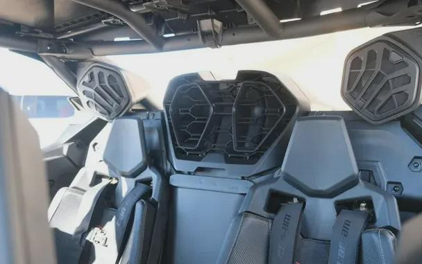 2026 CAN-AM MAVERICK R MAX X RC WITH SMARTSHOX 999T DCT