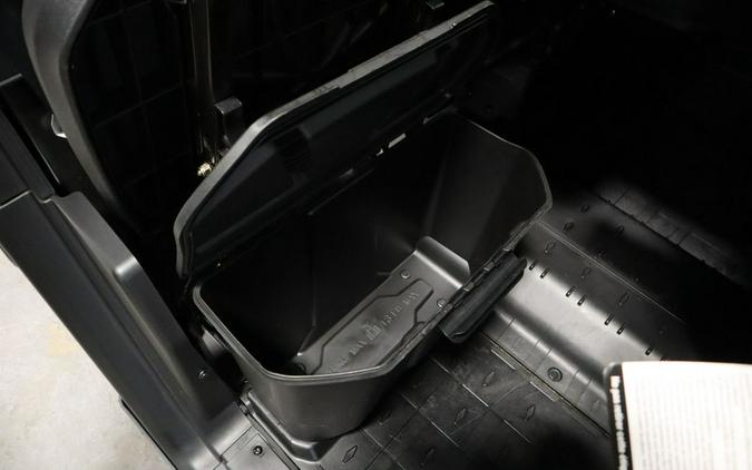 2025 Can-Am® Defender MAX Lone Star Cab HD10