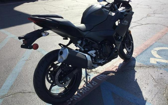 2026 Kawasaki Ninja® 500 Metallic Flat Spark Black