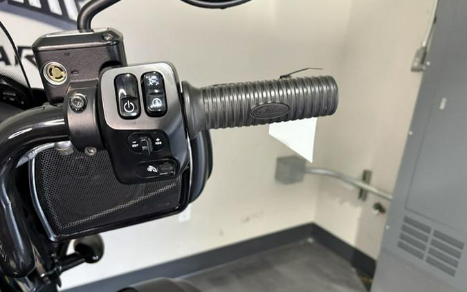 2021 Indian Roadmaster Dark Horse Thunder Black Smoke