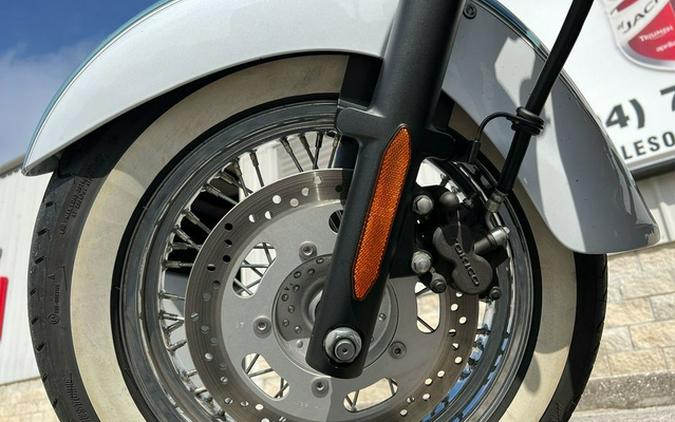 2020 Kawasaki Vulcan 900 Classic