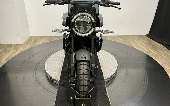 2024 Husqvarna Svartpilen 401